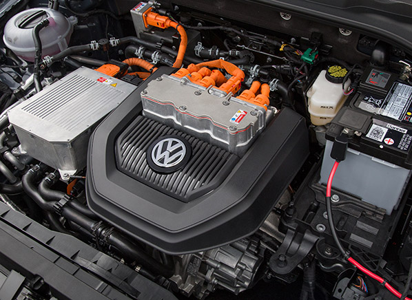 2015-Volkswagen-eGolf-motor-598.jpg