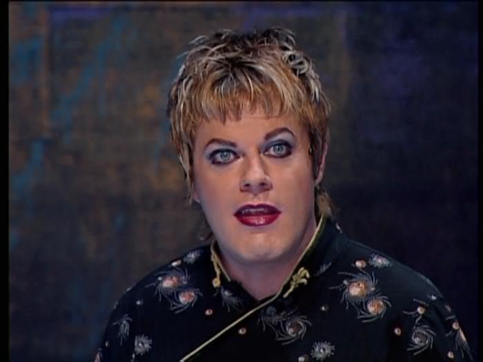 Eddie-Izzard-eddie-izzard-9301886-700-525.jpg