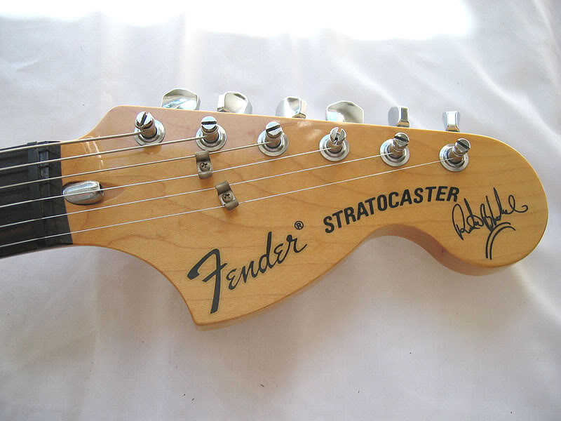 RBStrat_headstock.jpg