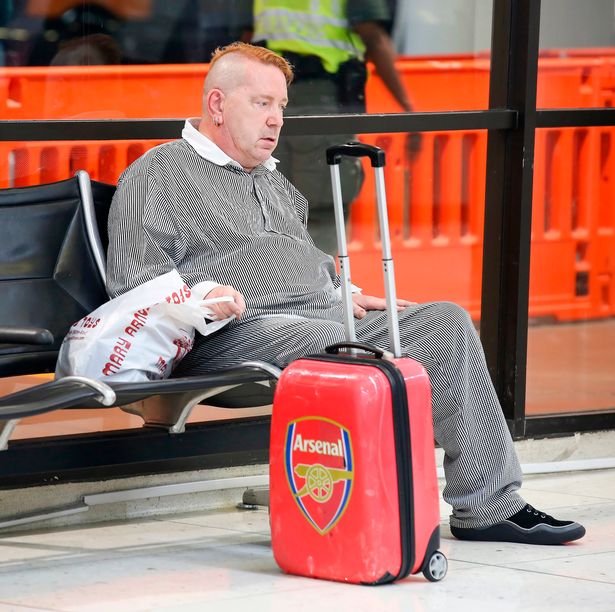 0_PAY-EXCLUSIVE-Sex-Pistols-John-Lydon-Waits-for-his-Luggage-at-LAX-airport-in-Los-Angeles.jpg